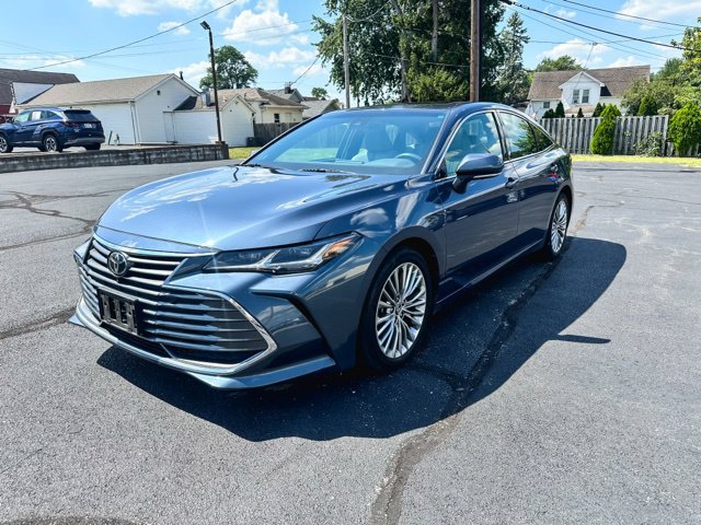Used 2019 Toyota Avalon Limited FWD image 3