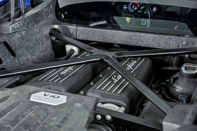 Used 2015 Lamborghini Huracan LP 610-4 AWD/4WD image 14