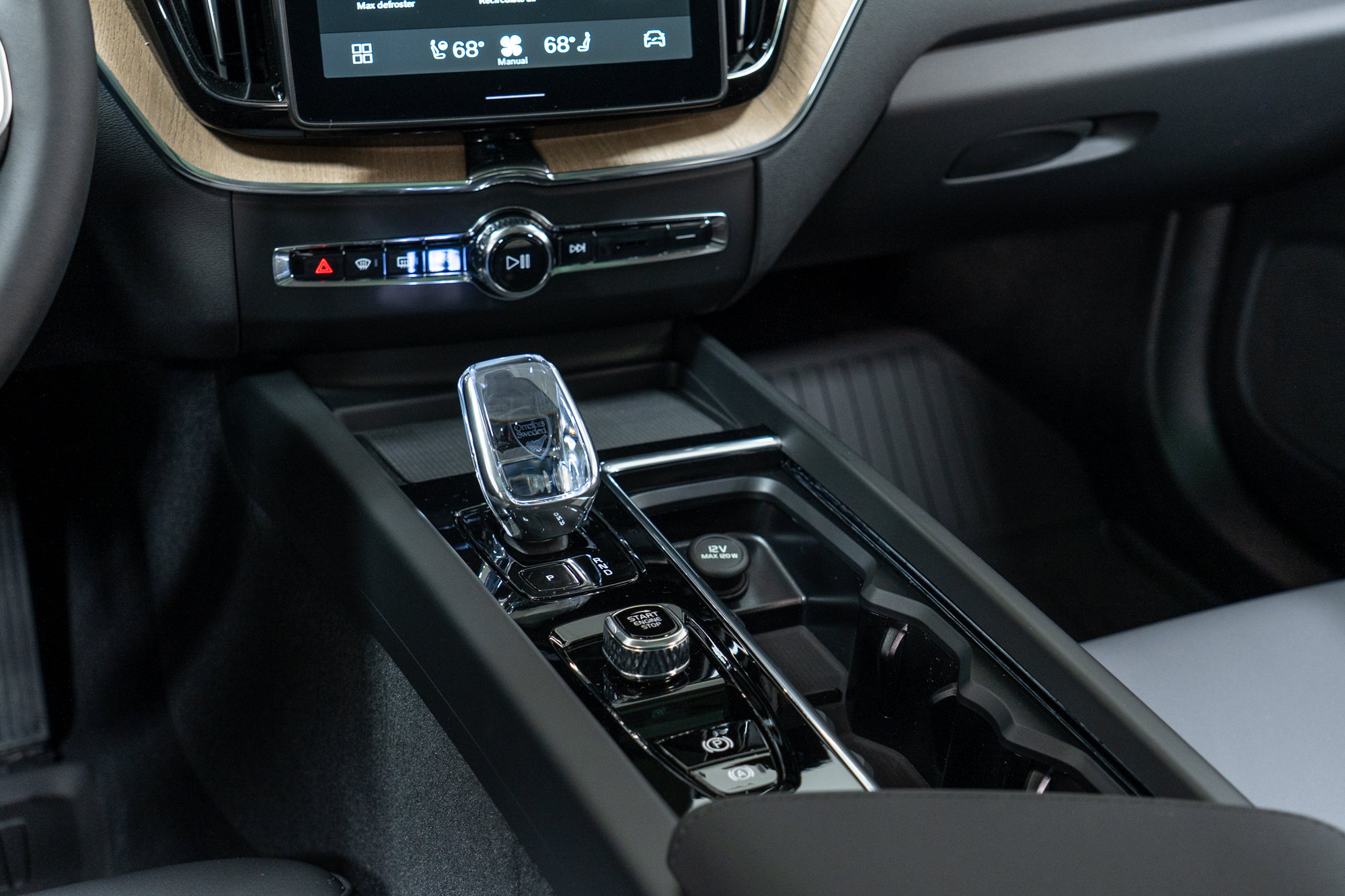 New 2026 Volvo XC60 B5 Core w/ Climate Package AWD/4WD image 20