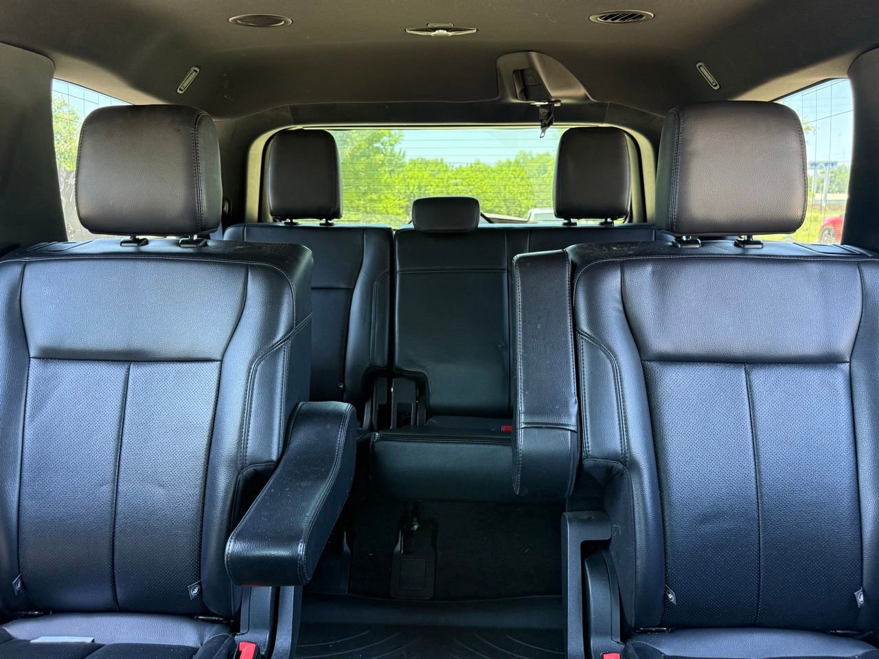 Used 2020 Ford Expedition XLT w/ Equipment Group 202A AWD/4WD image 20
