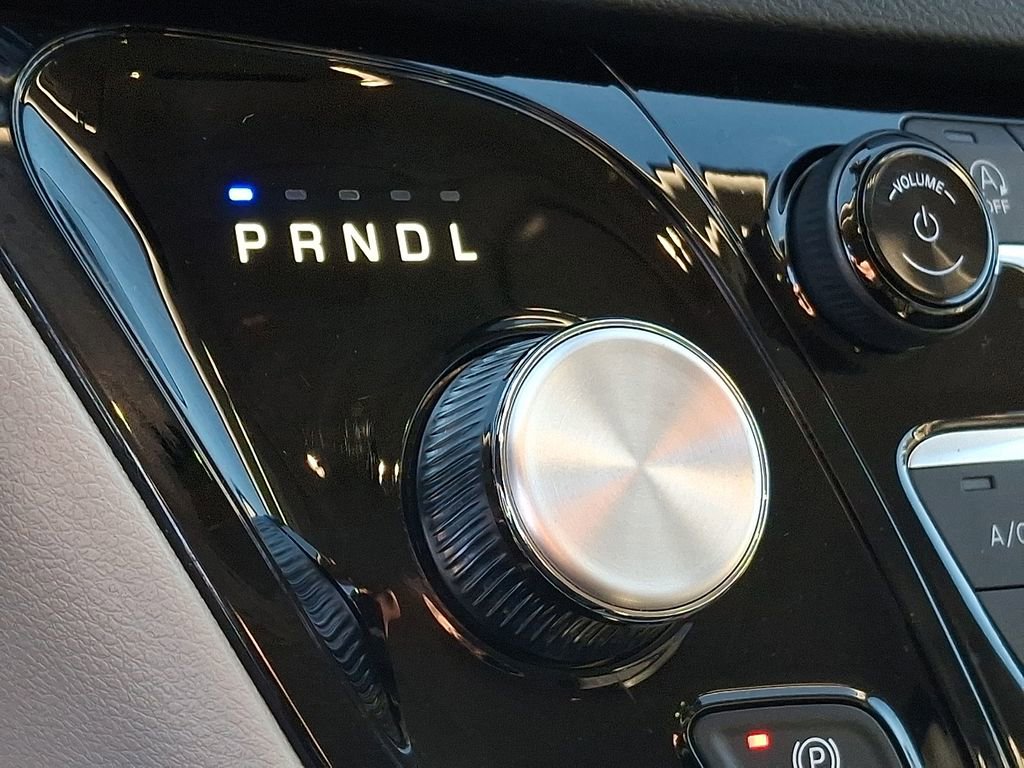 Used 2023 Chrysler Pacifica Touring-L image 12