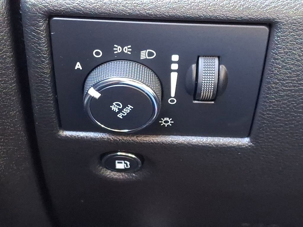 Used 2020 Jeep Grand Cherokee Altitude image 27