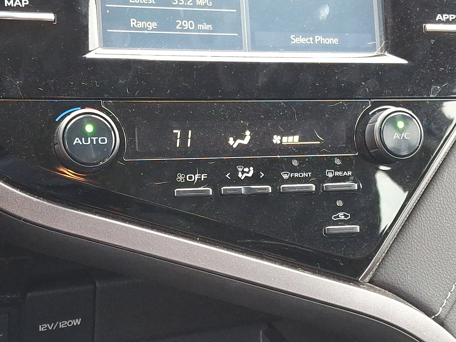 Used 2019 Toyota Camry SE image 16