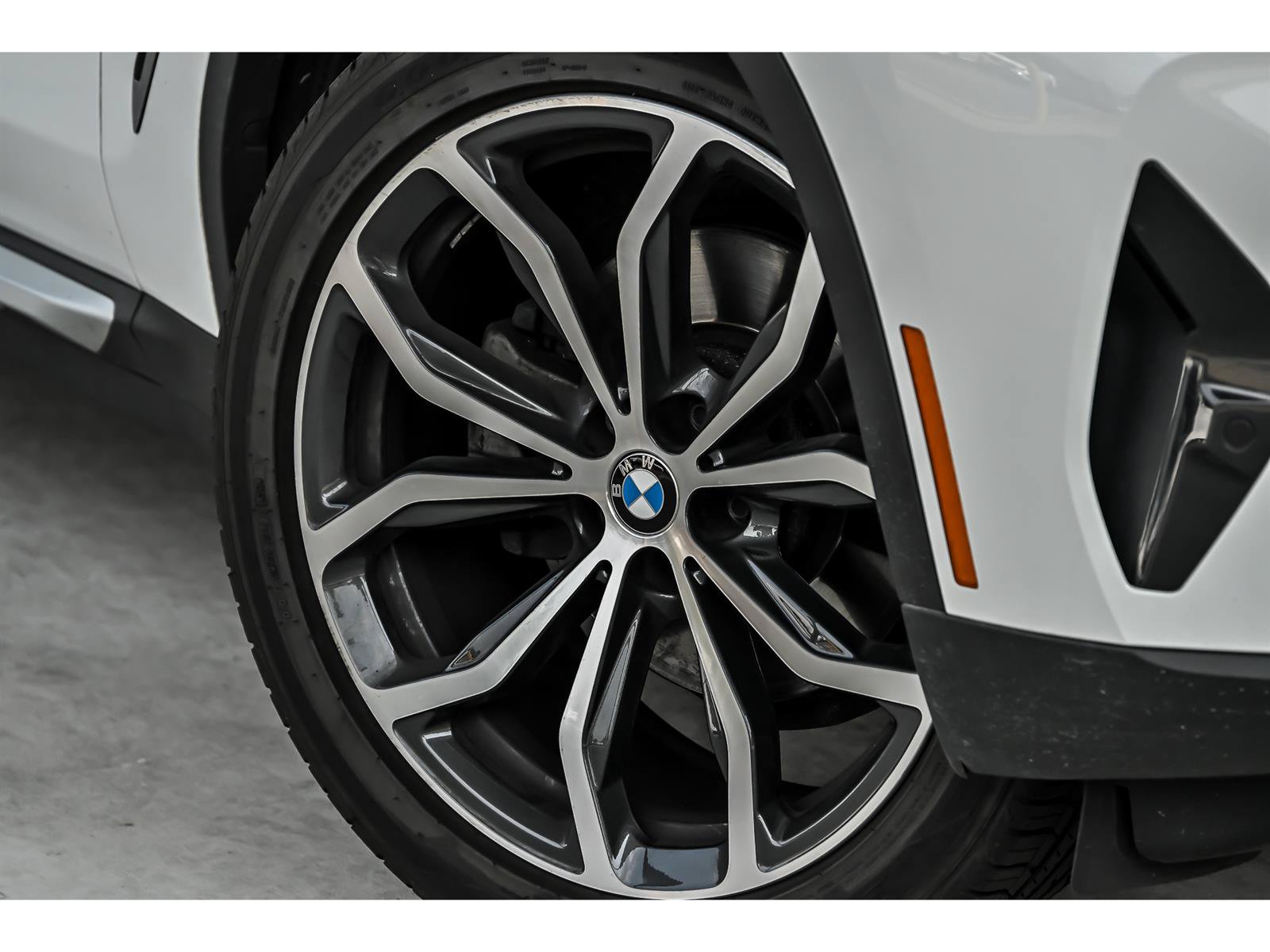 Used 2023 BMW X4 xDrive30i w/ Convenience Package AWD/4WD image 3