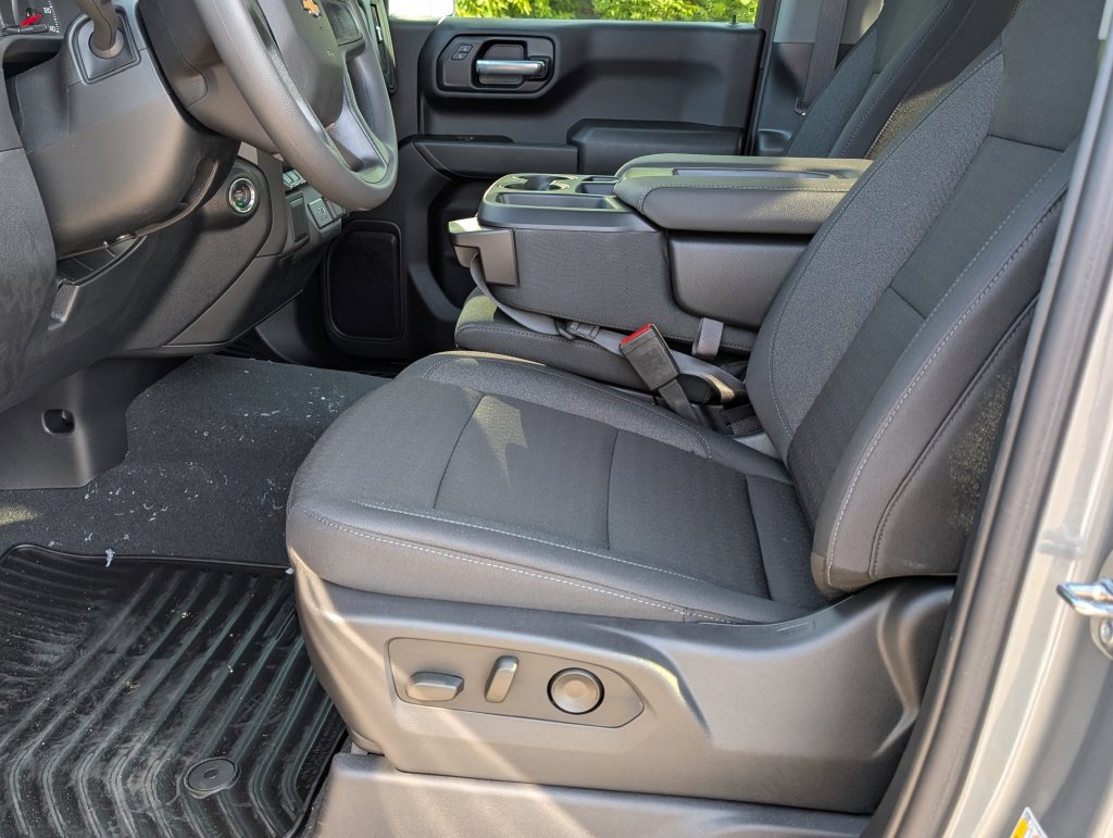 New 2026 Chevrolet Silverado 1500 Custom w/ LPO, Dark Essentials Package RWD image 9
