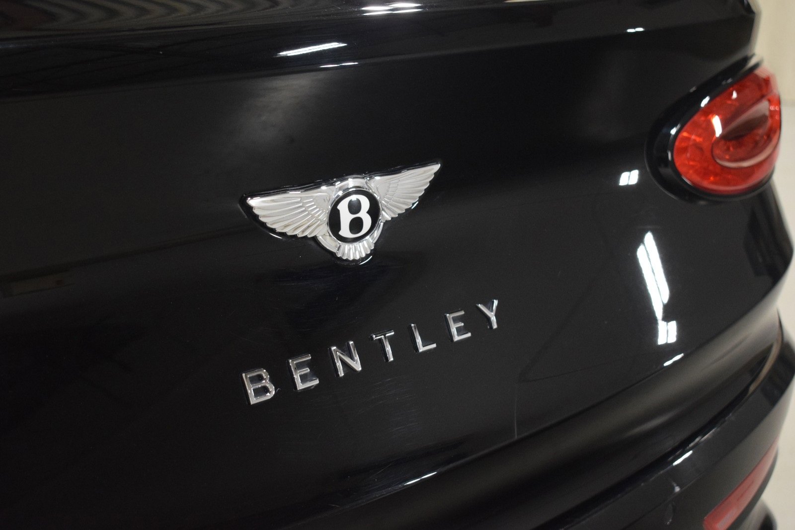 Used 2023 Bentley Bentayga image 14