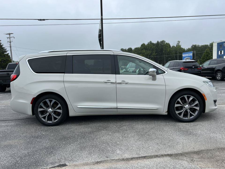 Used 2017 Chrysler Pacifica Limited w/ UConnect Theater Package FWD image 13