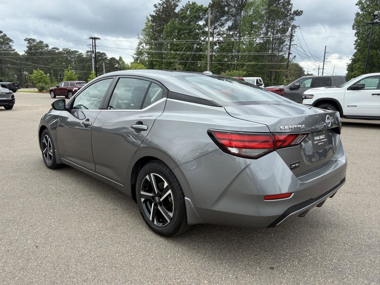 Used 2024 Nissan Sentra SV FWD image 4