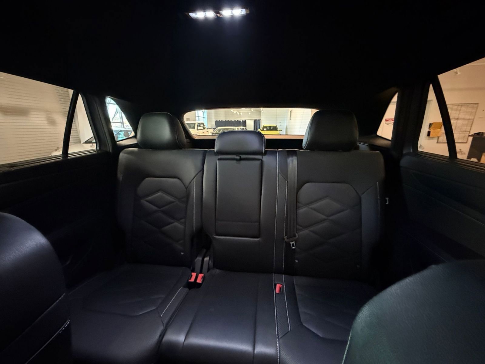 Used 2025 Volkswagen Atlas Cross Sport SE image 38