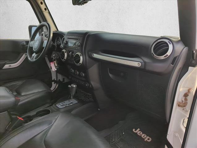 Used 2016 Jeep Wrangler Sahara w/ Connectivity Group image 25