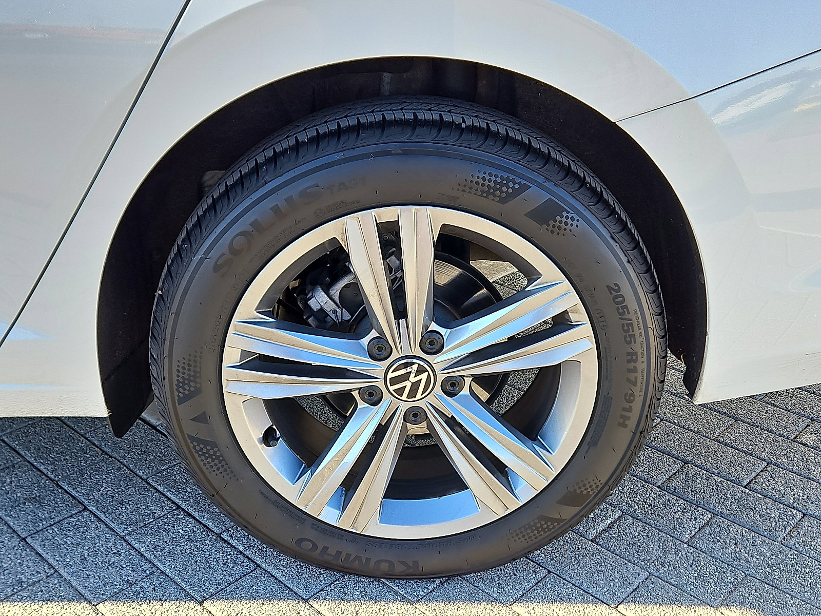 Certified 2024 Volkswagen Jetta SE image 5