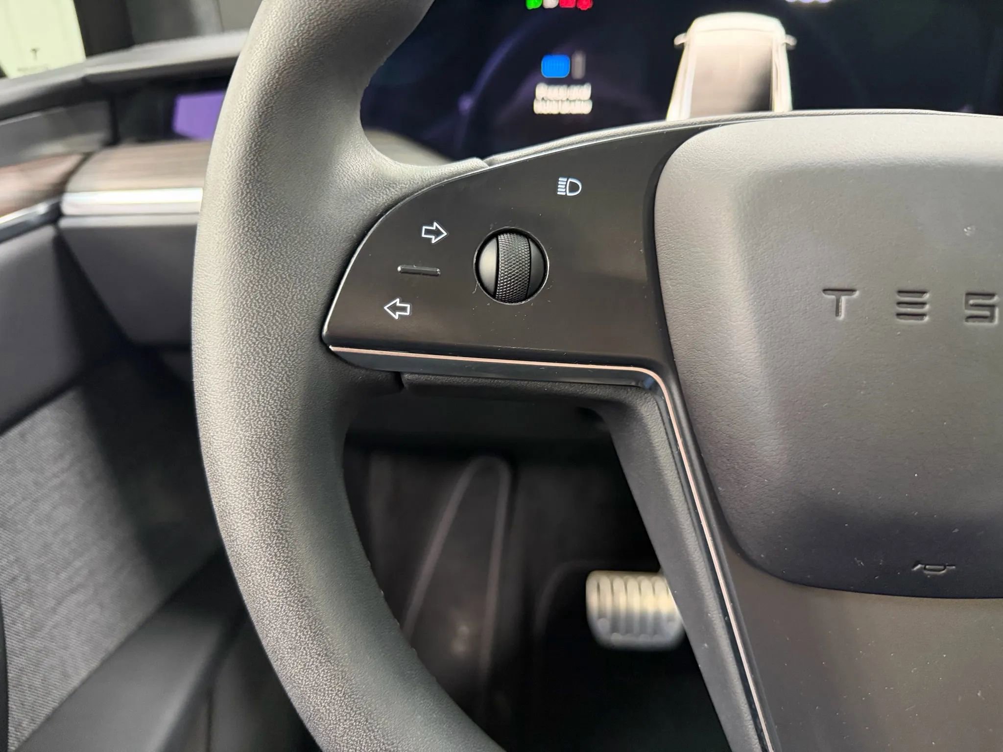 Used 2024 Tesla Model X image 32