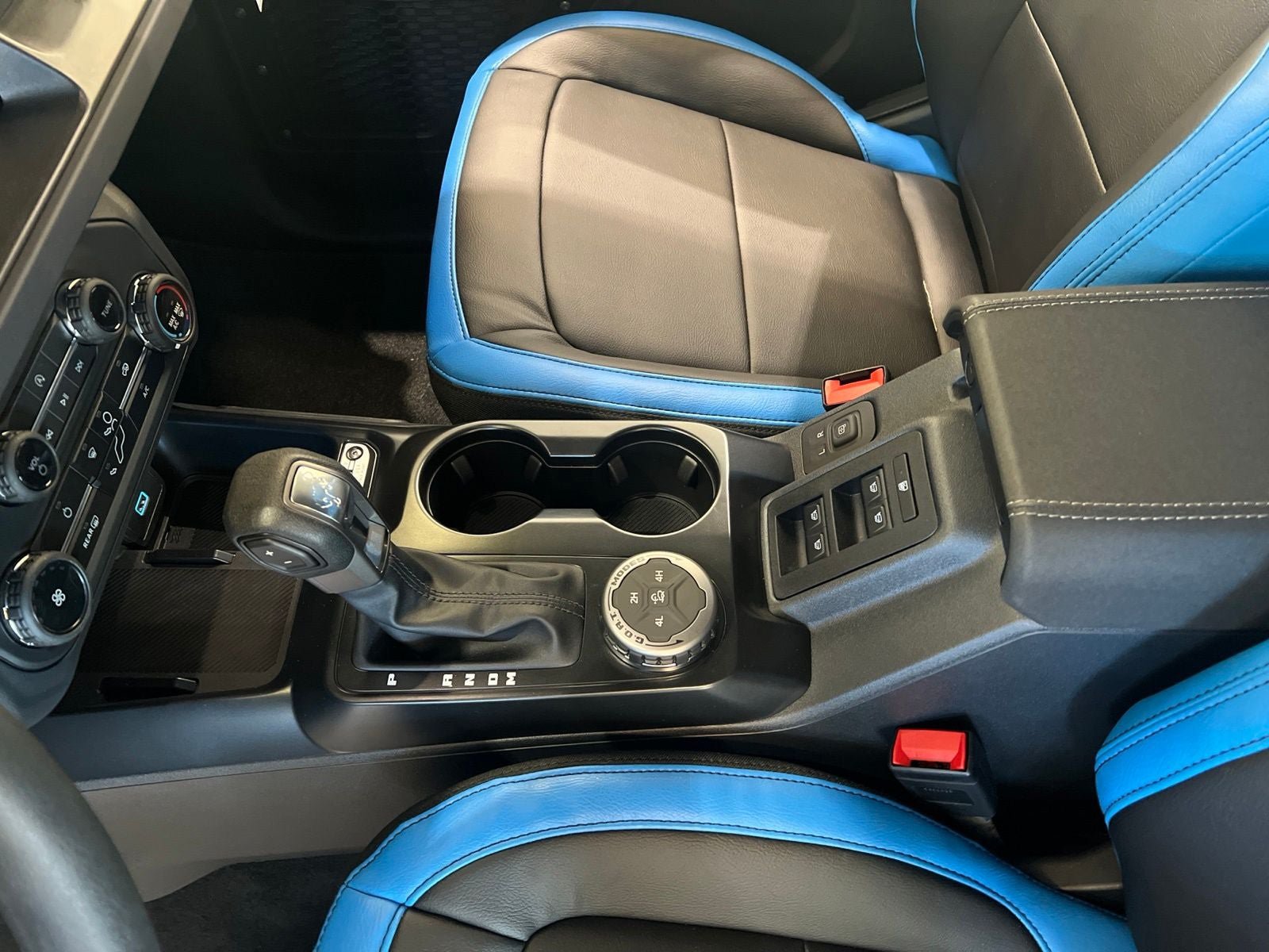 New 2025 Ford Bronco 4-Door AWD/4WD image 15