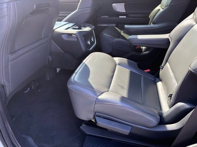 Used 2025 Ford Expedition Active image 35