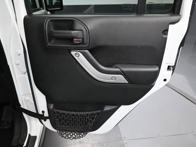 Used 2016 Jeep Wrangler Unlimited Sahara w/ Connectivity Group image 32