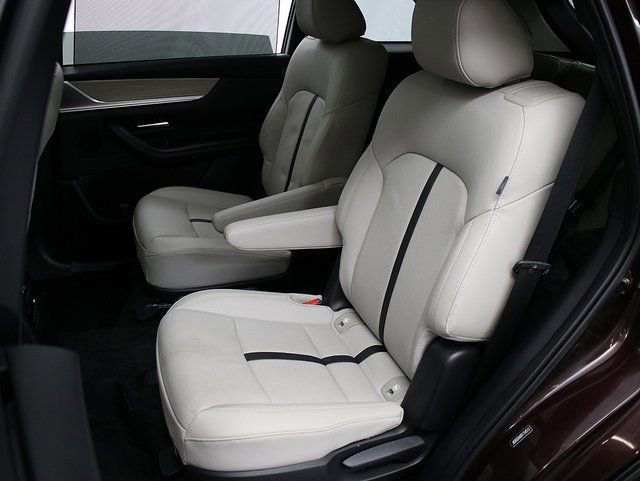 Used 2024 MAZDA CX-90 Plug-In Hybrid w/ Premium Pkg image 11