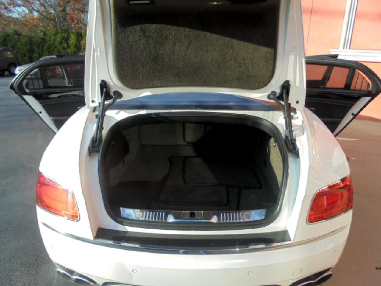 Used 2016 Bentley Flying Spur V8 image 28