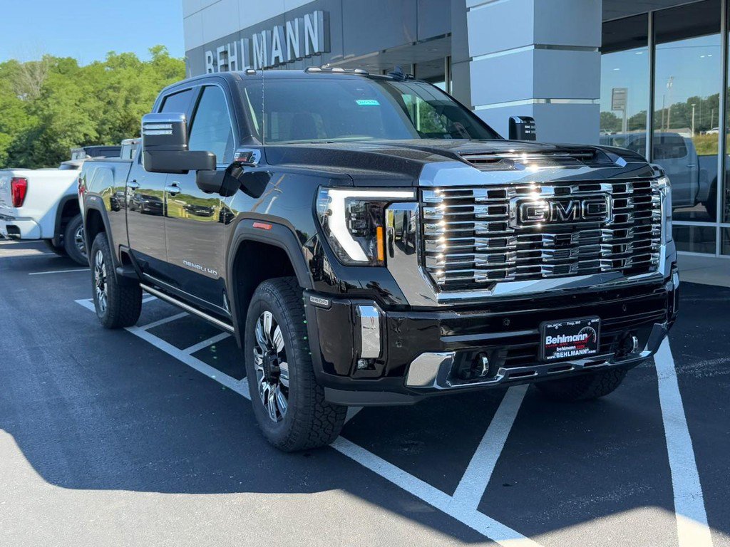 New 2026 GMC Sierra 2500 Denali w/ Denali Reserve Package AWD/4WD image 2