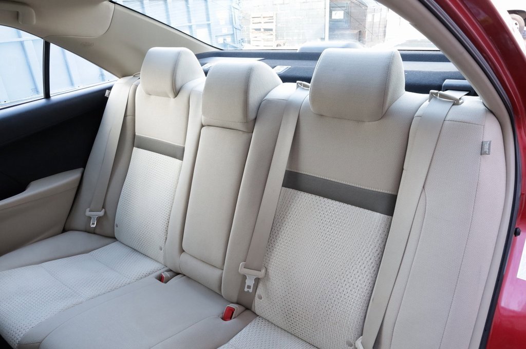 Used 2013 Toyota Camry LE image 21