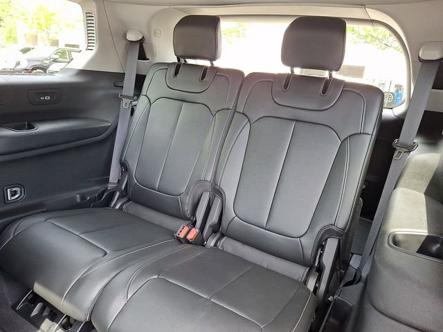 Used 2023 Jeep Grand Cherokee L Limited AWD/4WD image 8