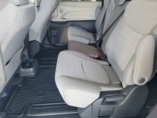 Used 2024 Toyota Sienna LE AWD/4WD image 15