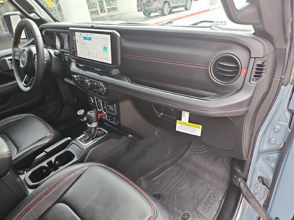 Used 2025 Jeep Gladiator Rubicon w/ Convenience Group AWD/4WD image 31