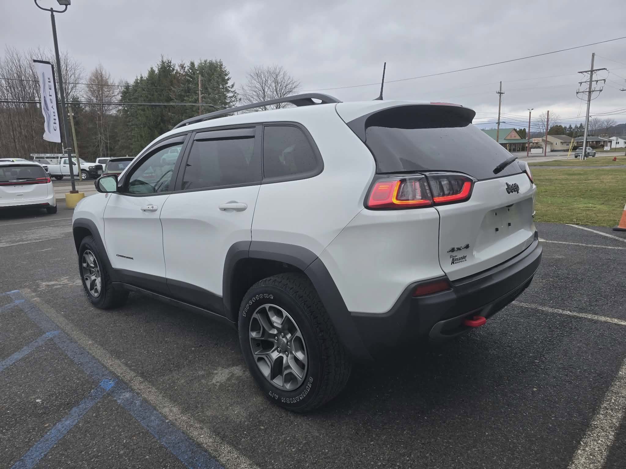 Used 2022 Jeep Cherokee Trailhawk w/ Premium Leather Package AWD/4WD image 6