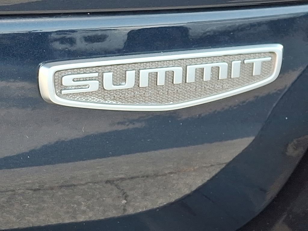 Used 2023 Jeep Grand Cherokee L Summit w/ Luxury Tech Group V image 40