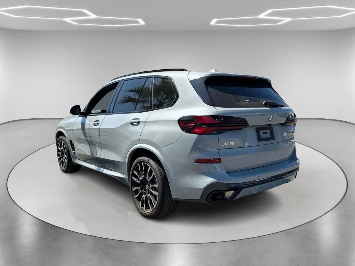 Used 2024 BMW X5 xDrive40i w/ M Sport Package image 7