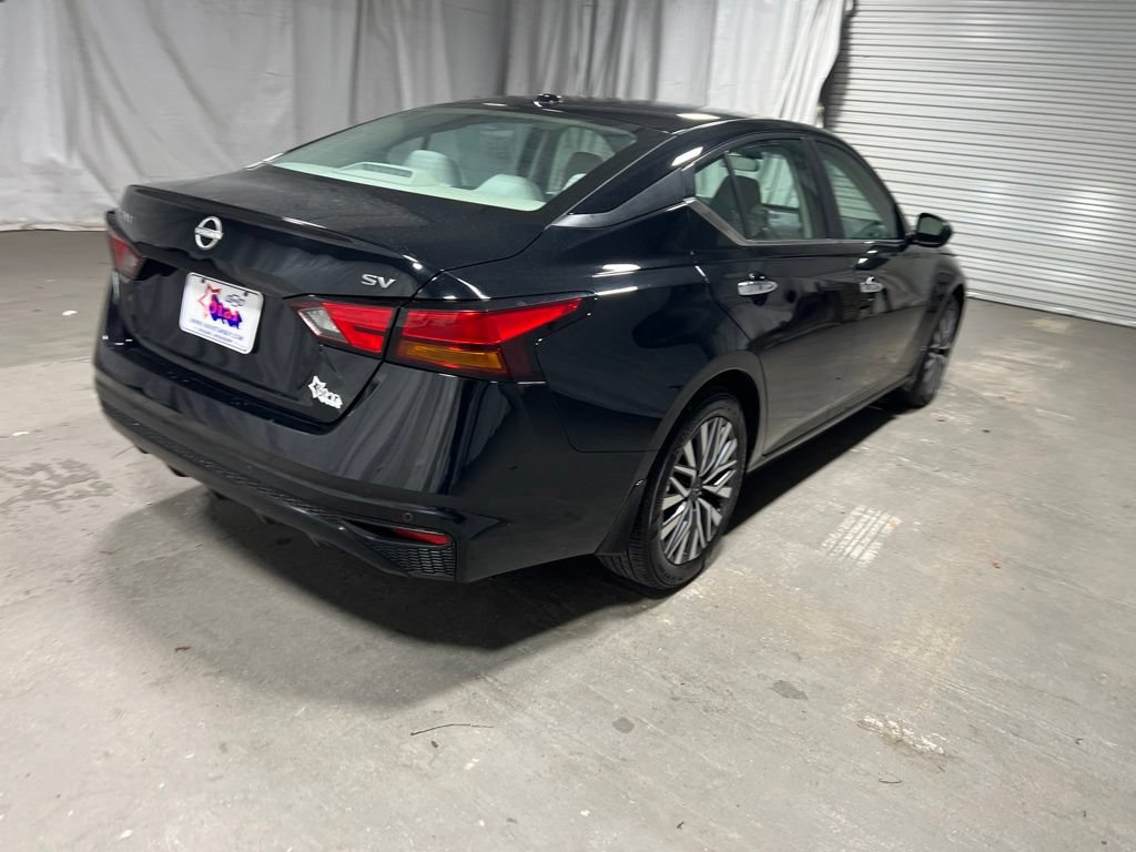 Used 2024 Nissan Altima 2.5 SV FWD image 7