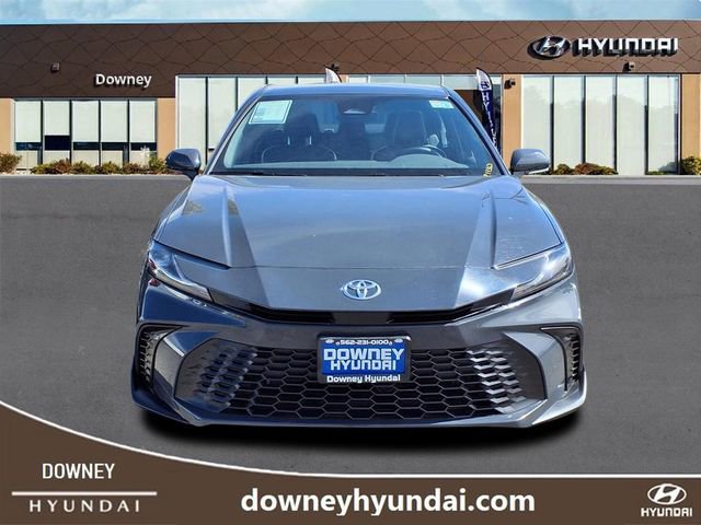 Used 2025 Toyota Camry SE image 2