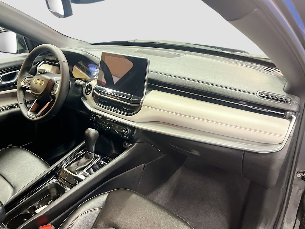 Used 2024 Jeep Compass Limited image 29