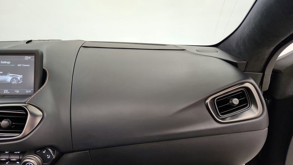 Used 2022 Aston Martin V8 Vantage Roadster image 30