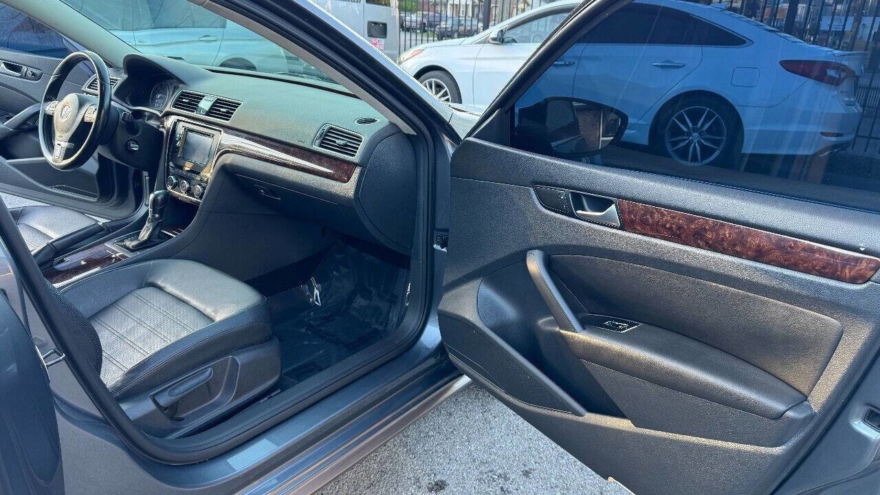 Used 2012 Volkswagen Passat 2.5 SEL Premium image 19