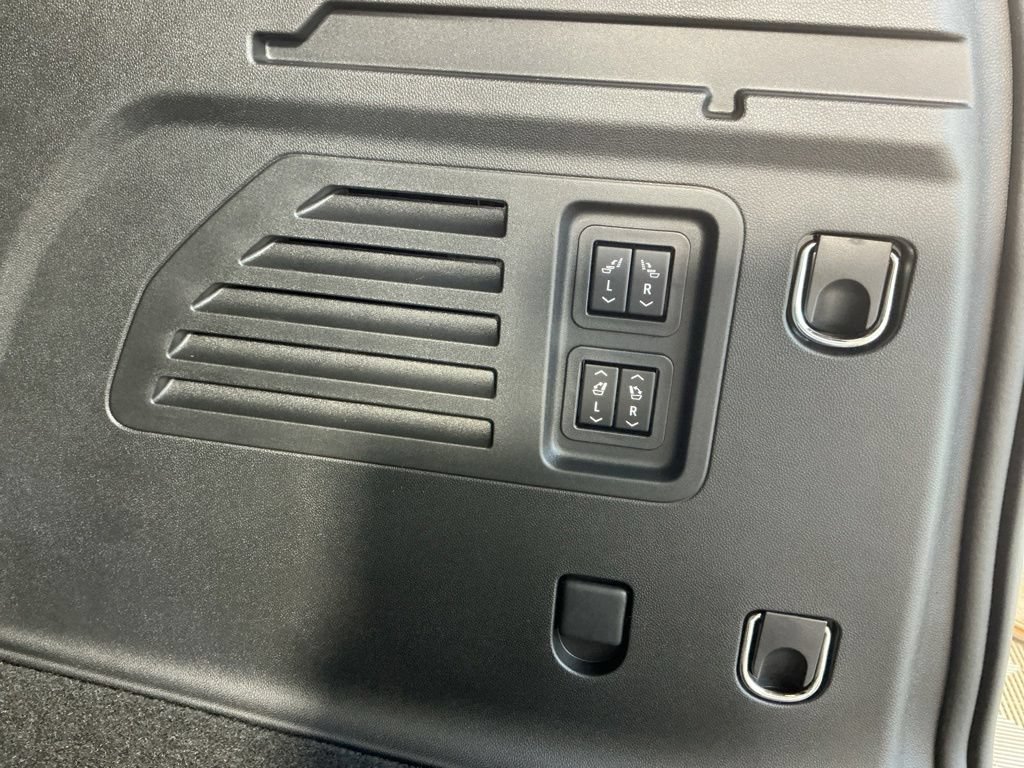 New 2026 Chevrolet Traverse RS AWD/4WD image 15