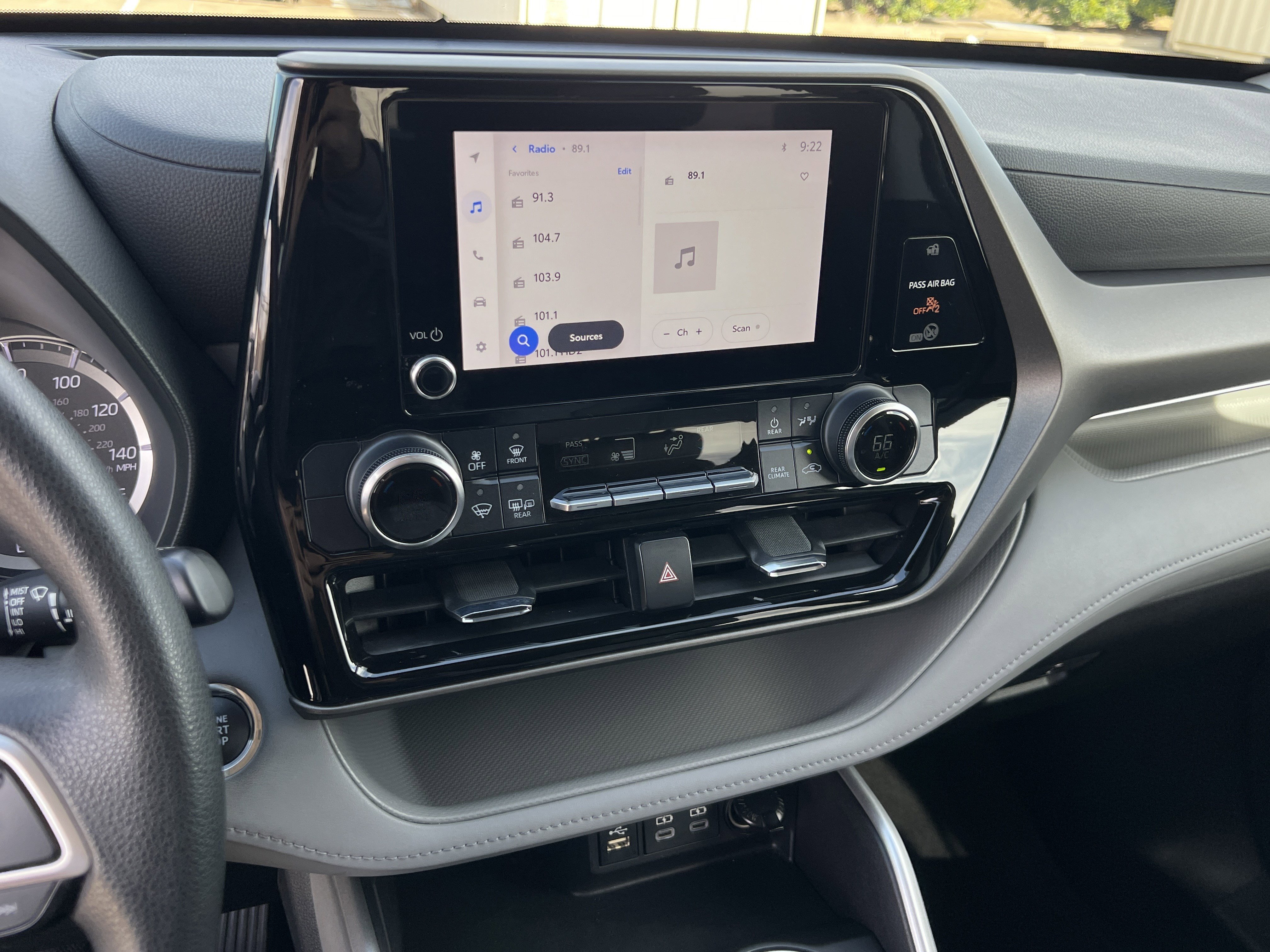 Used 2023 Toyota Highlander L image 21