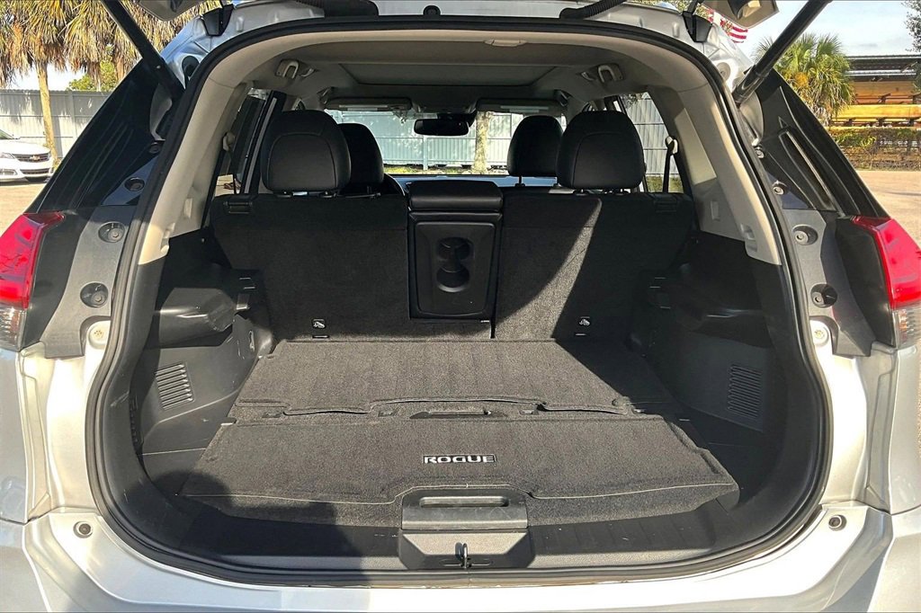 Used 2017 Nissan Rogue SL w/ SL Premium Package image 15