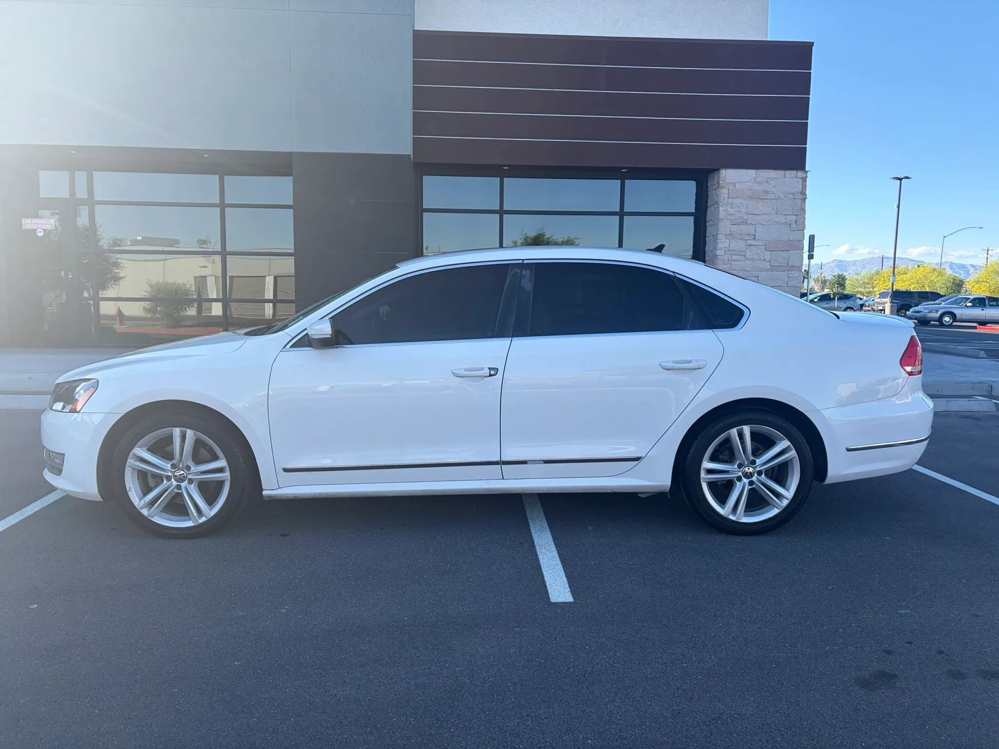 Used 2013 Volkswagen Passat TDI SEL Premium image 3