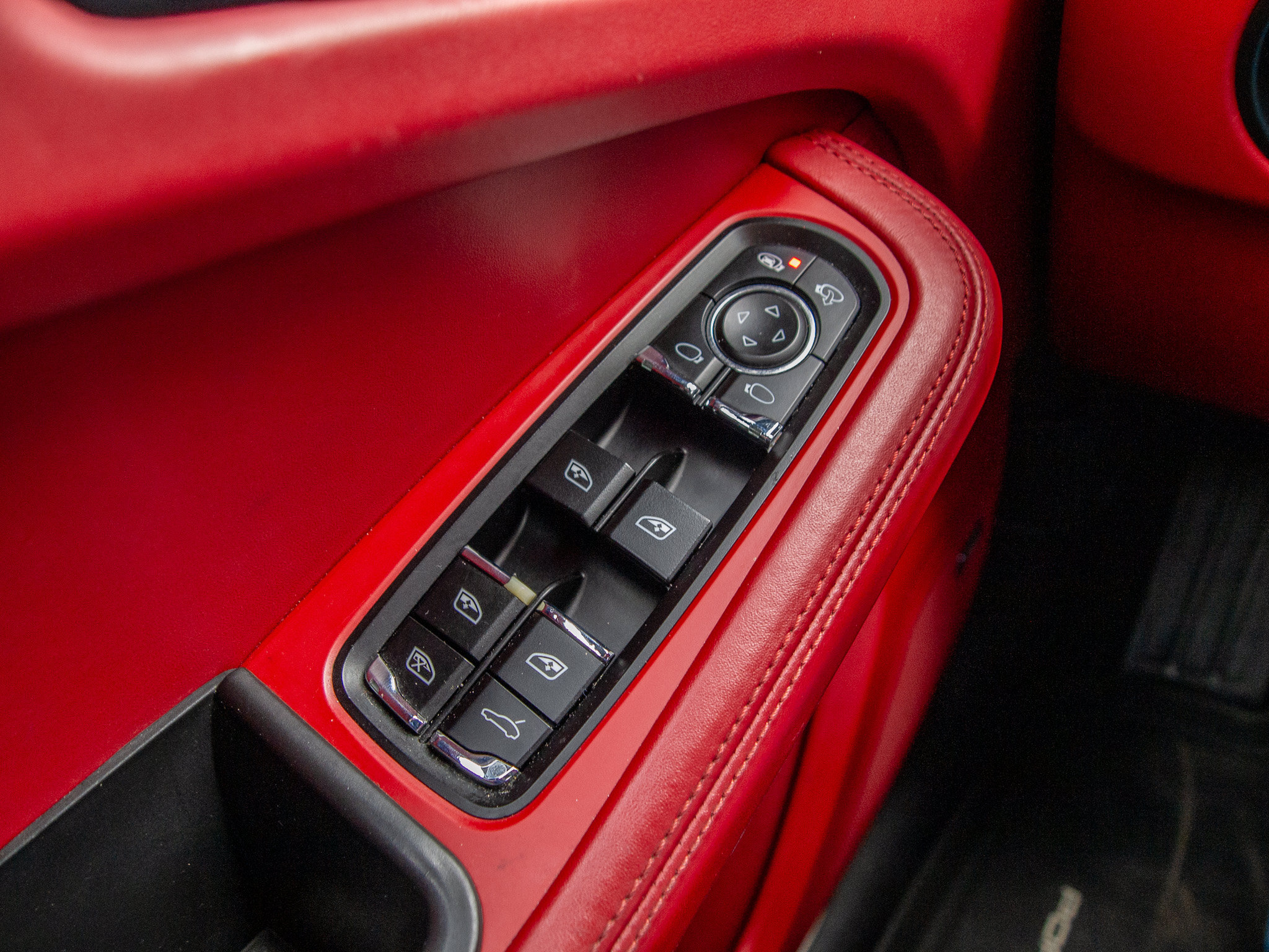 Used 2018 Porsche Macan GTS AWD/4WD image 25