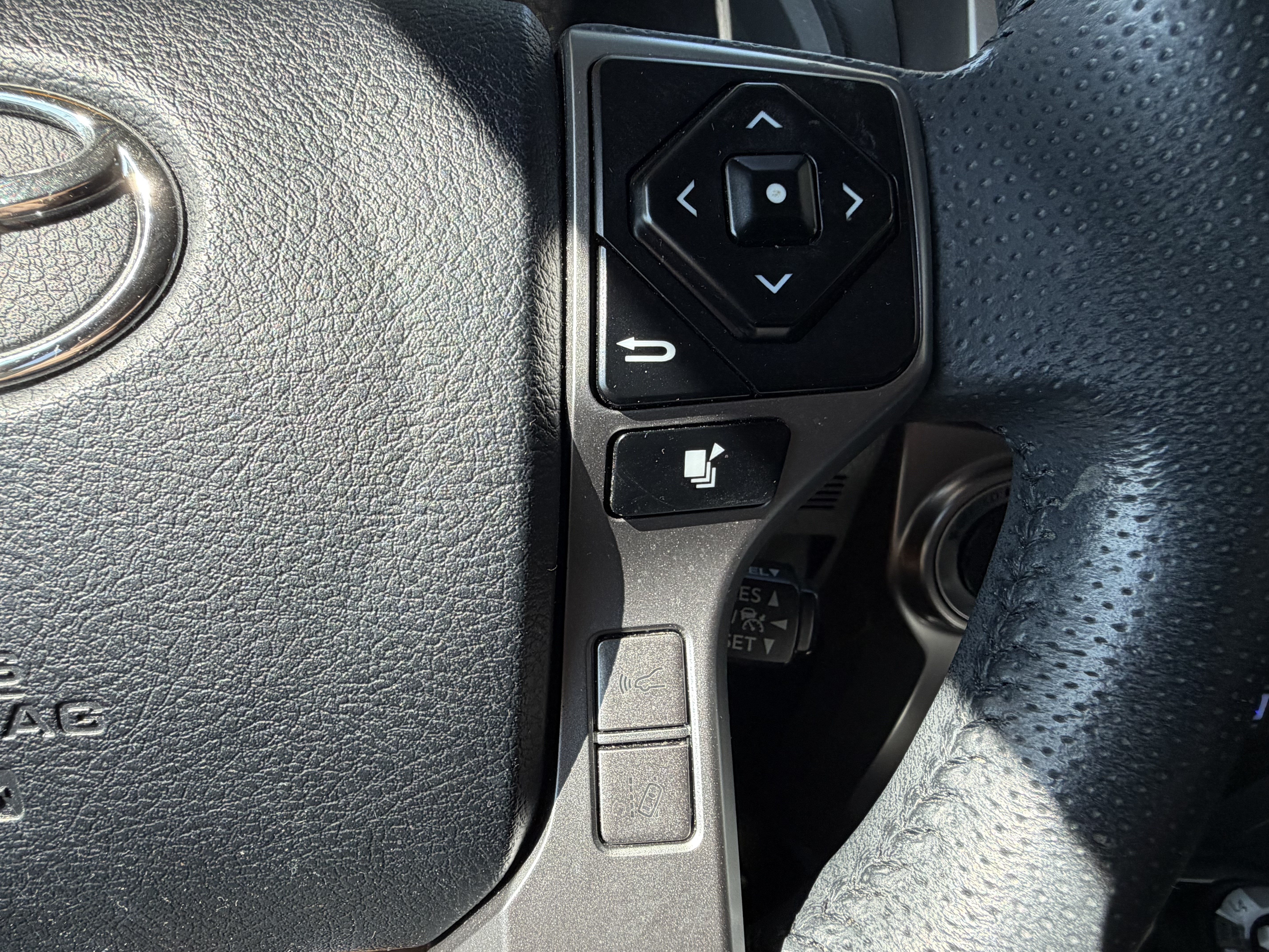 Used 2023 Toyota 4Runner SR5 AWD/4WD image 20