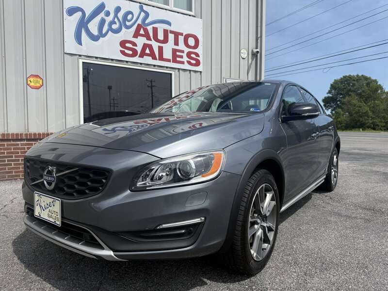 Used 2017 Volvo S60 T5 Cross Country Platinum w/ Climate Package AWD/4WD image 2