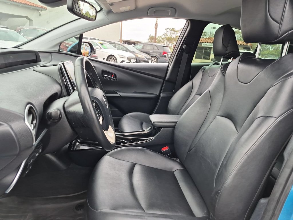 Used 2017 Toyota Prius Prime Advanced w/ Carpet Mat Package FWD image 19