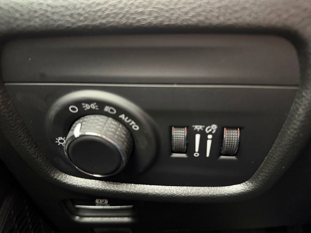 New 2026 Jeep Grand Cherokee Laredo image 18