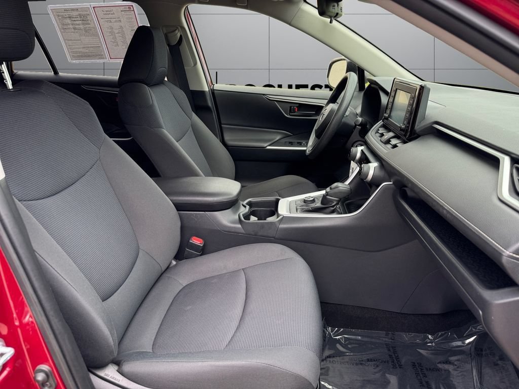 Certified 2019 Toyota RAV4 LE w/ Carpet Mat Package AWD/4WD image 17