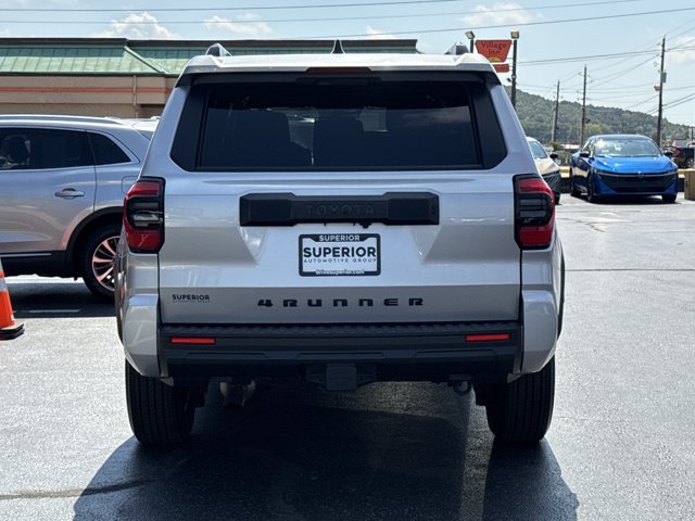 Used 2025 Toyota 4Runner SR5 AWD/4WD image 4