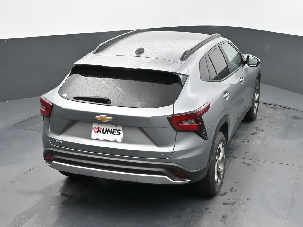 Used 2025 Chevrolet Trax LT FWD image 25