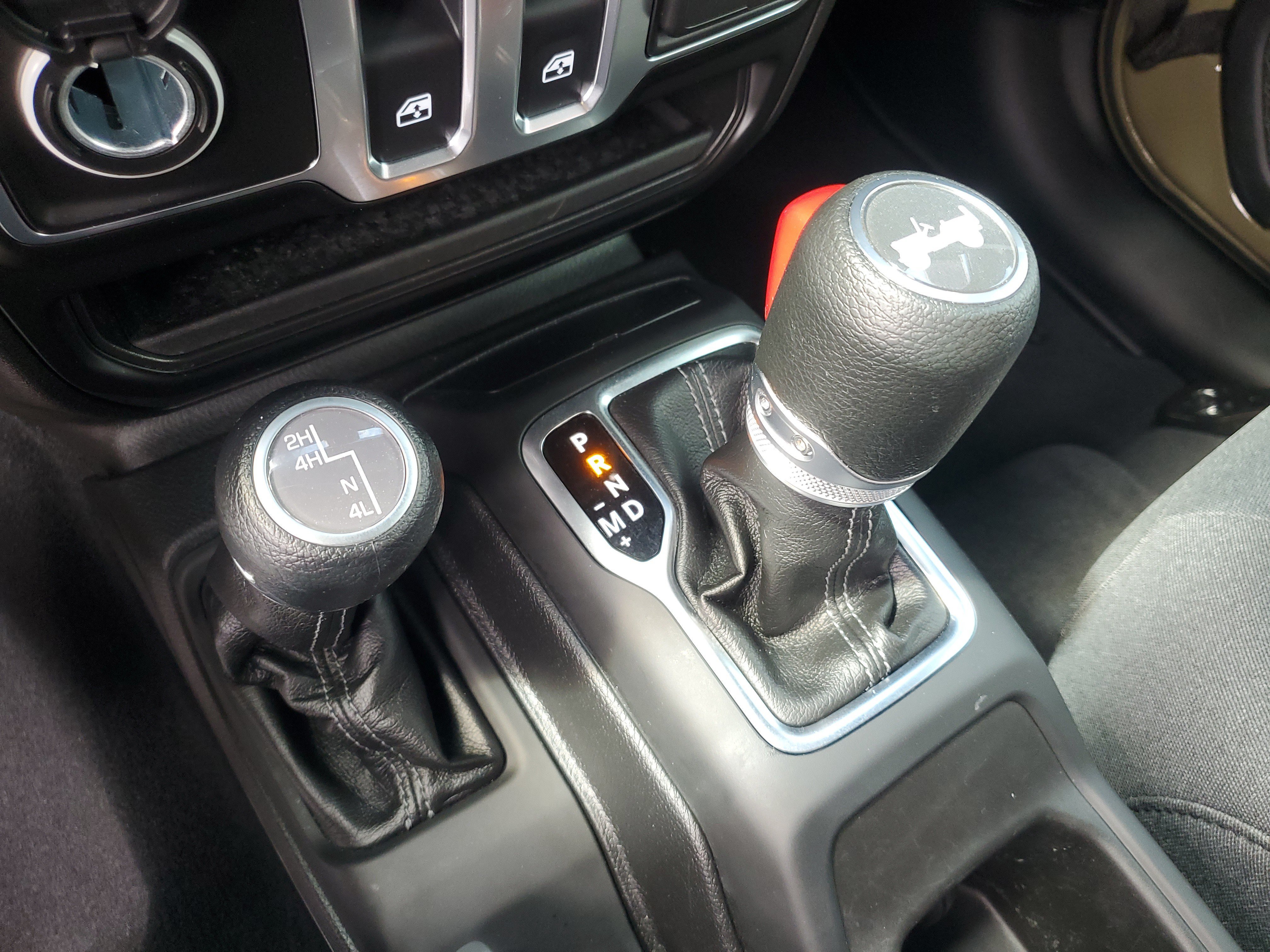 Used 2025 Jeep Wrangler Sport AWD/4WD image 19