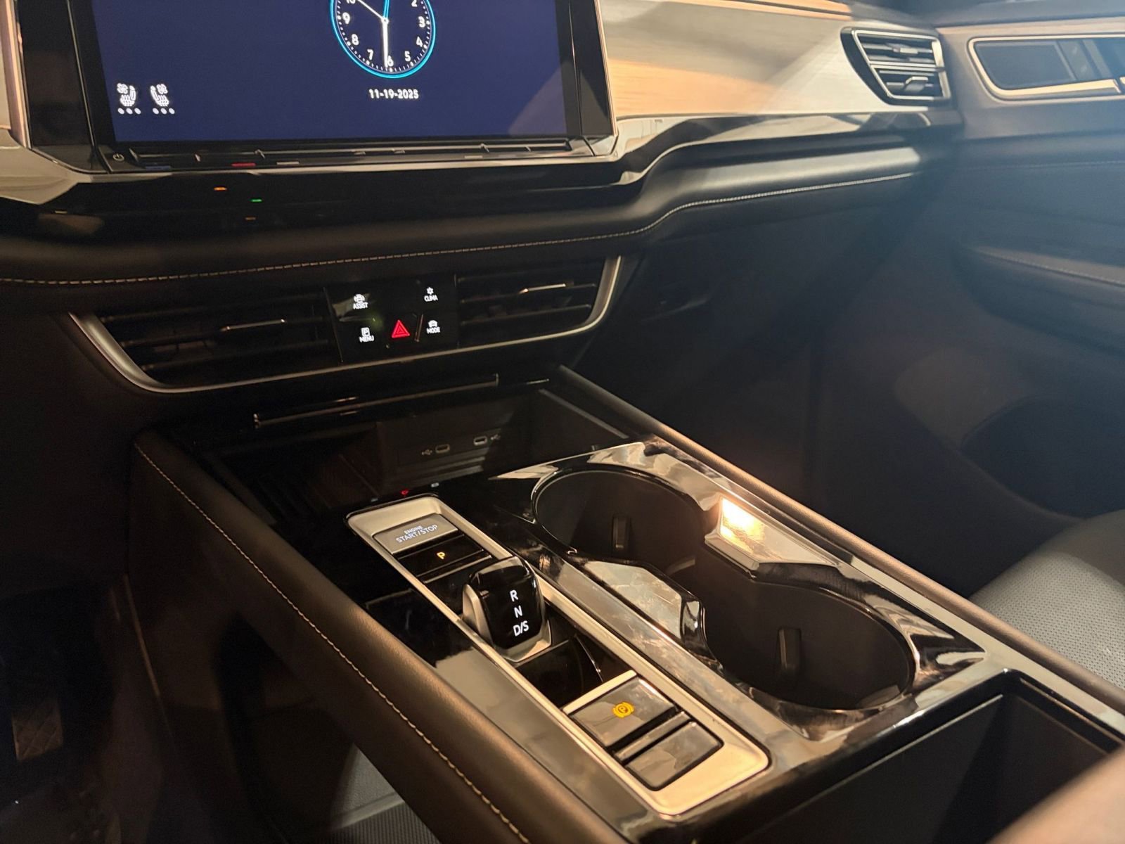 Used 2025 Volkswagen Atlas Cross Sport SE image 41