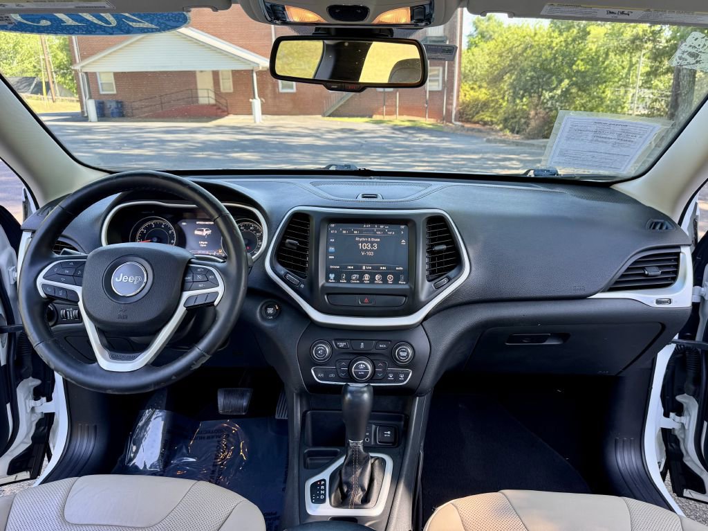 Used 2015 Jeep Cherokee Limited w/ Luxury Group FWD image 10
