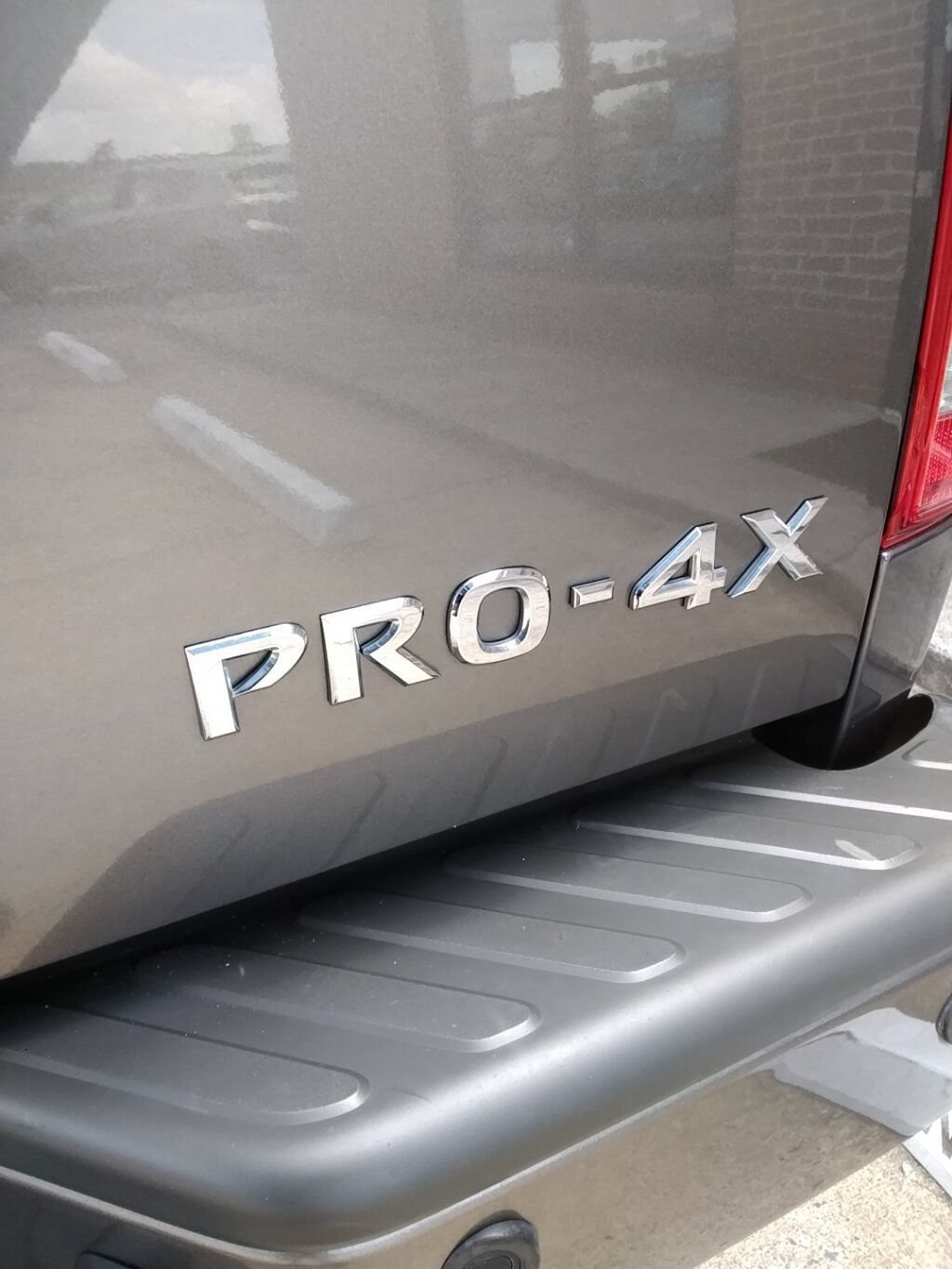 Used 2018 Nissan Frontier PRO-4X AWD/4WD image 28